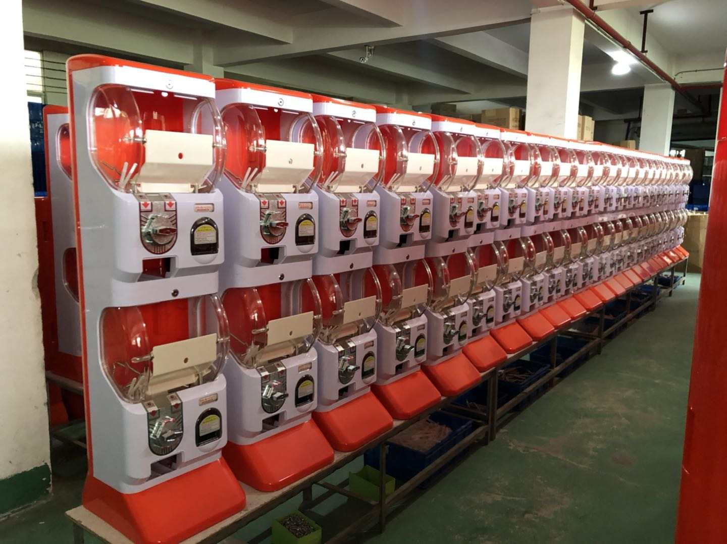 Todo Incluido Maquina 2 Pulgadas 10 Pesos + Huevo Sorpresa Ch10 - Rocket Vending Todo en Chicleras