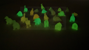 100 mini dinosaurios Brillan en la oscuridad encapsulados 1 pulgada js - Rocket Vending Todo en Chicleras