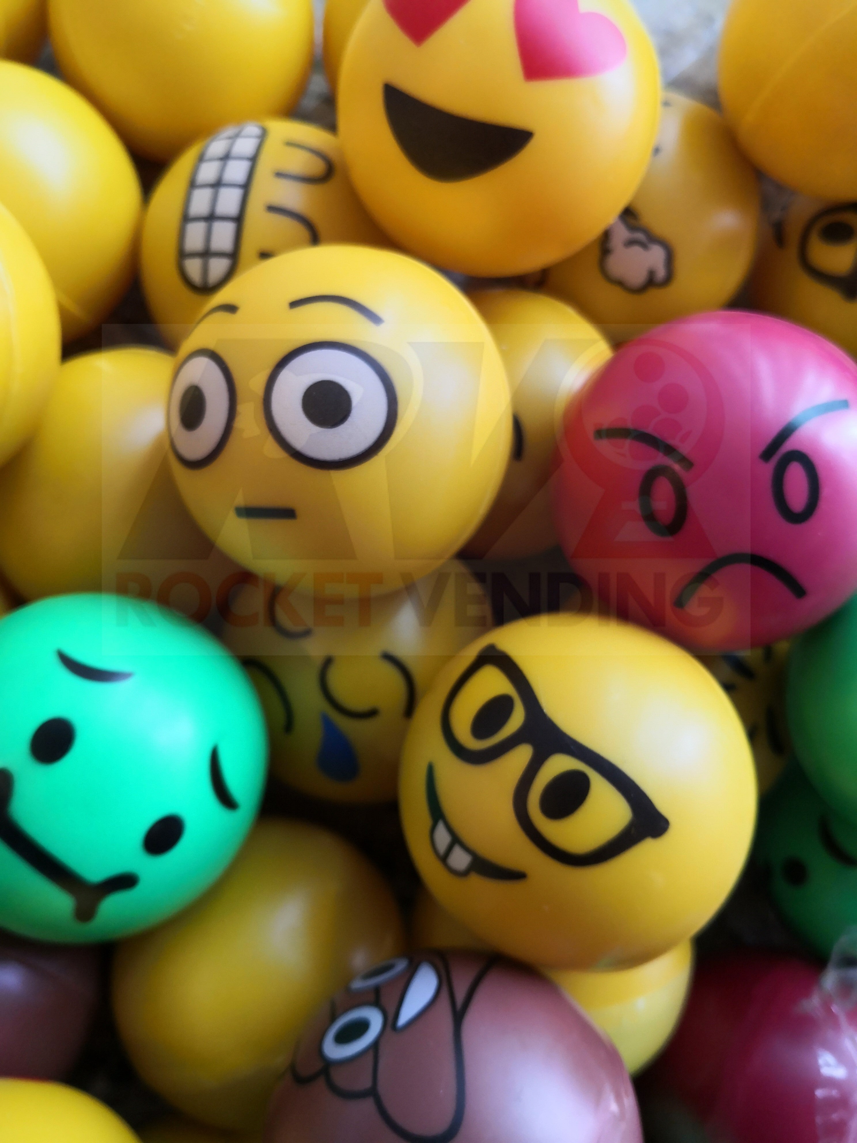 500 Pelota Emoji En 49 Mm 2 Pulgadas  Hueca Rebota 2p - Rocket Vending Todo en Chicleras