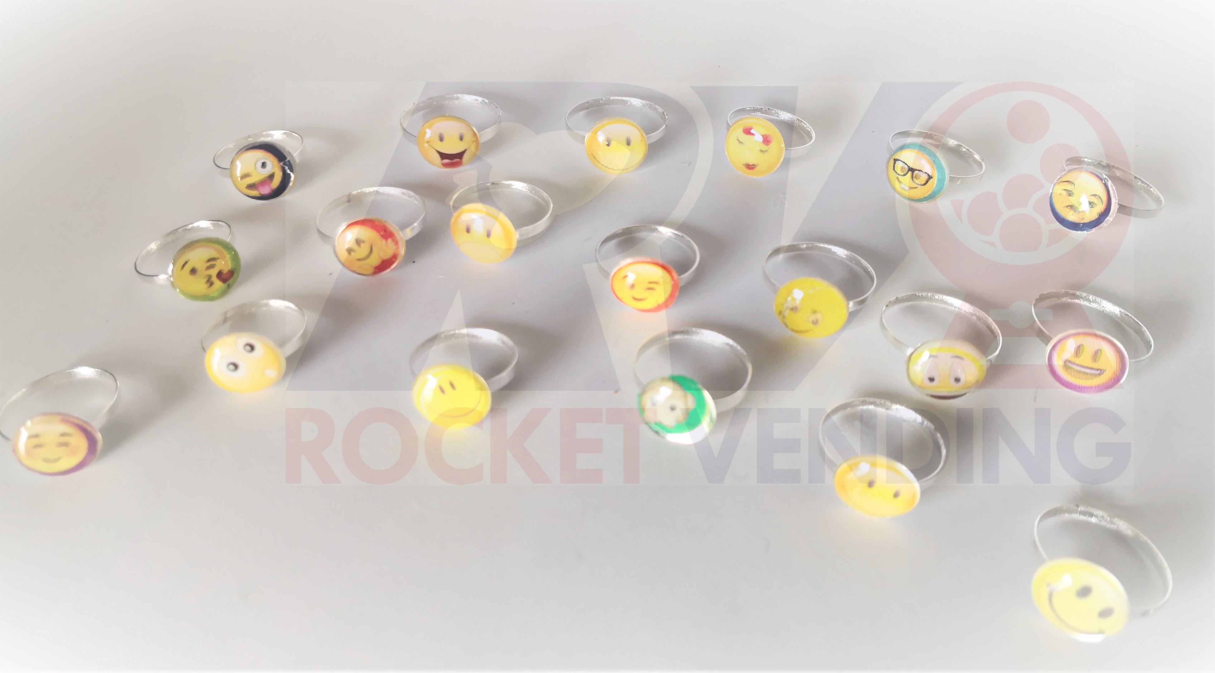 Anillos Emoji Niñas Metal Juguete encapsulado 1 pulgada 100 Pzas 1p - Rocket Vending Todo en Chicleras