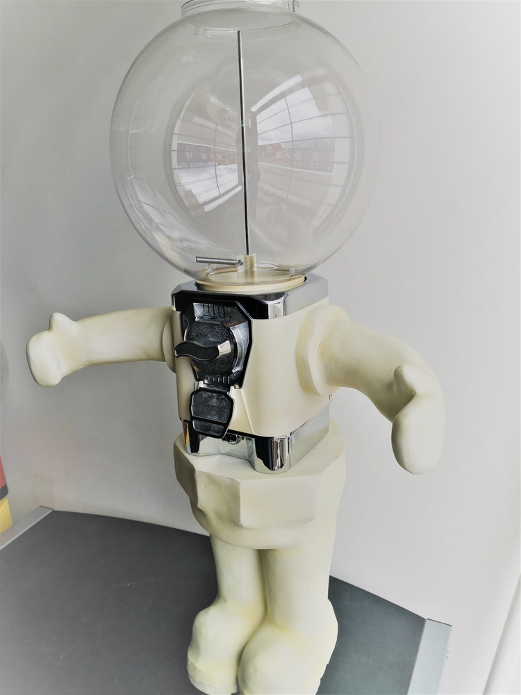 Chiclera Astronauta Brilla en la Oscuridad - Rocket Vending Todo en Chicleras